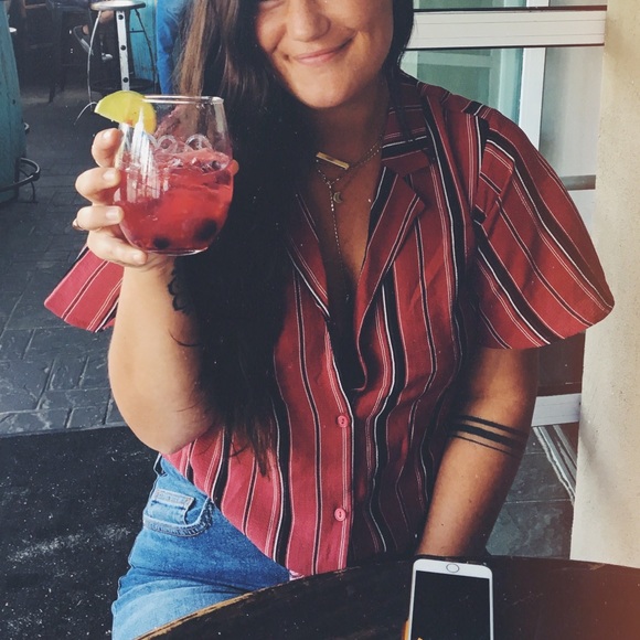 Striped button up with collar and tie at bottom - Picture 4 of 4